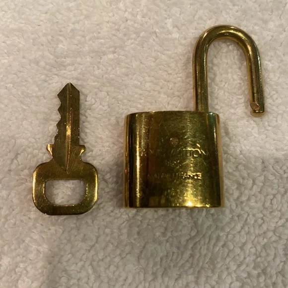 🔥❤️ Authentic Louis Vuitton Lock & Key - Picture 3 of 3